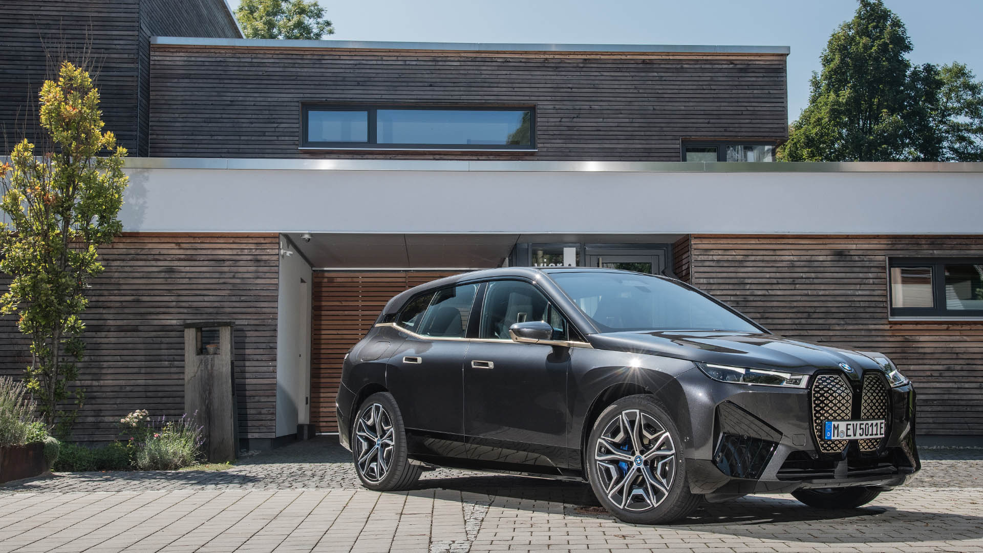 BMW iX Review & Prices 2023 | AutoTrader UK